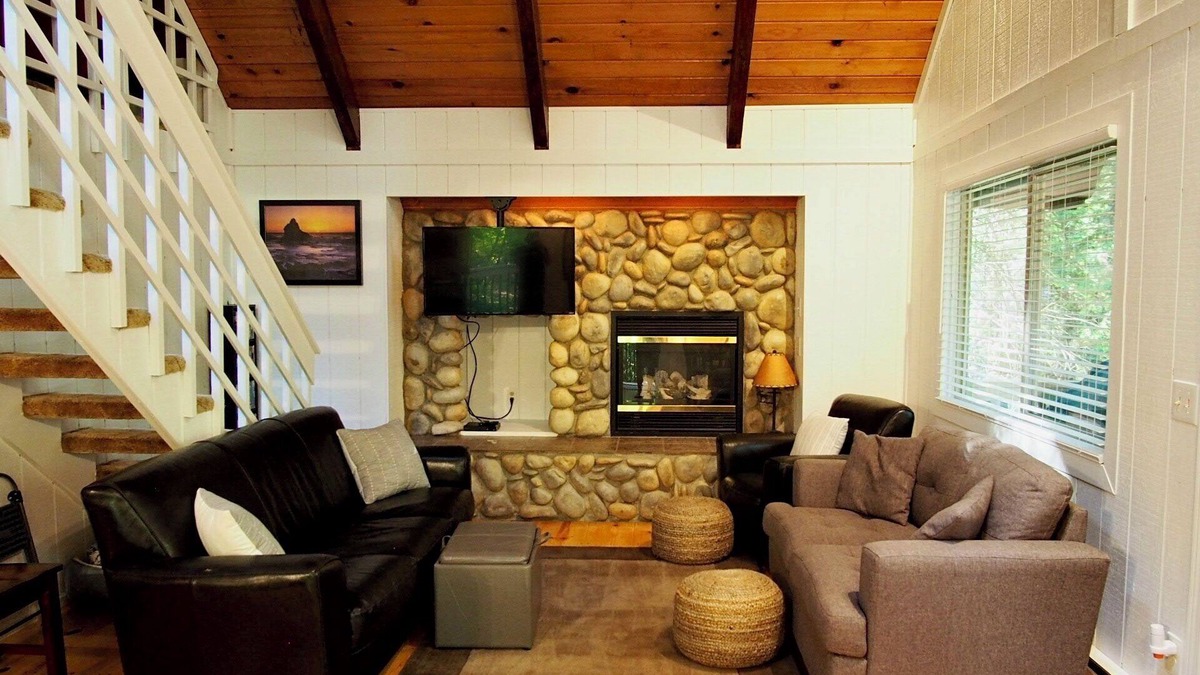 Burley Cabin | Family & Dog Friendly 2 Bedroom Plus Loft Beach Cabin