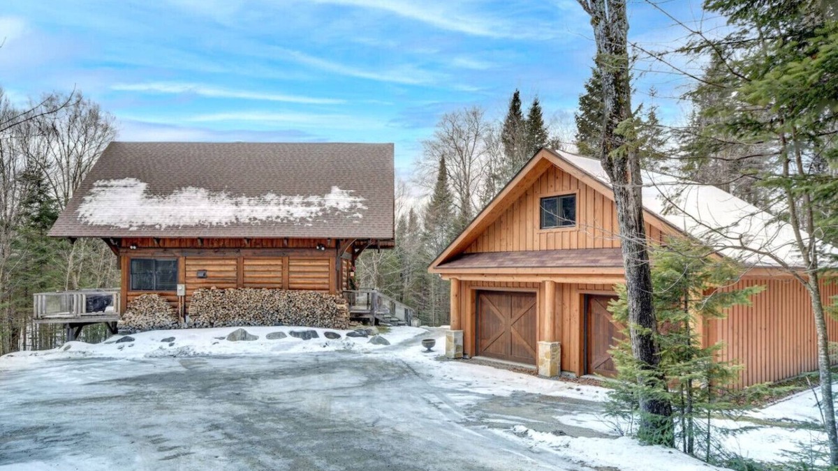 Lac-Superieur Ski Chalet | Family Dream Chalet | Kid Gym HotTub Fireplace