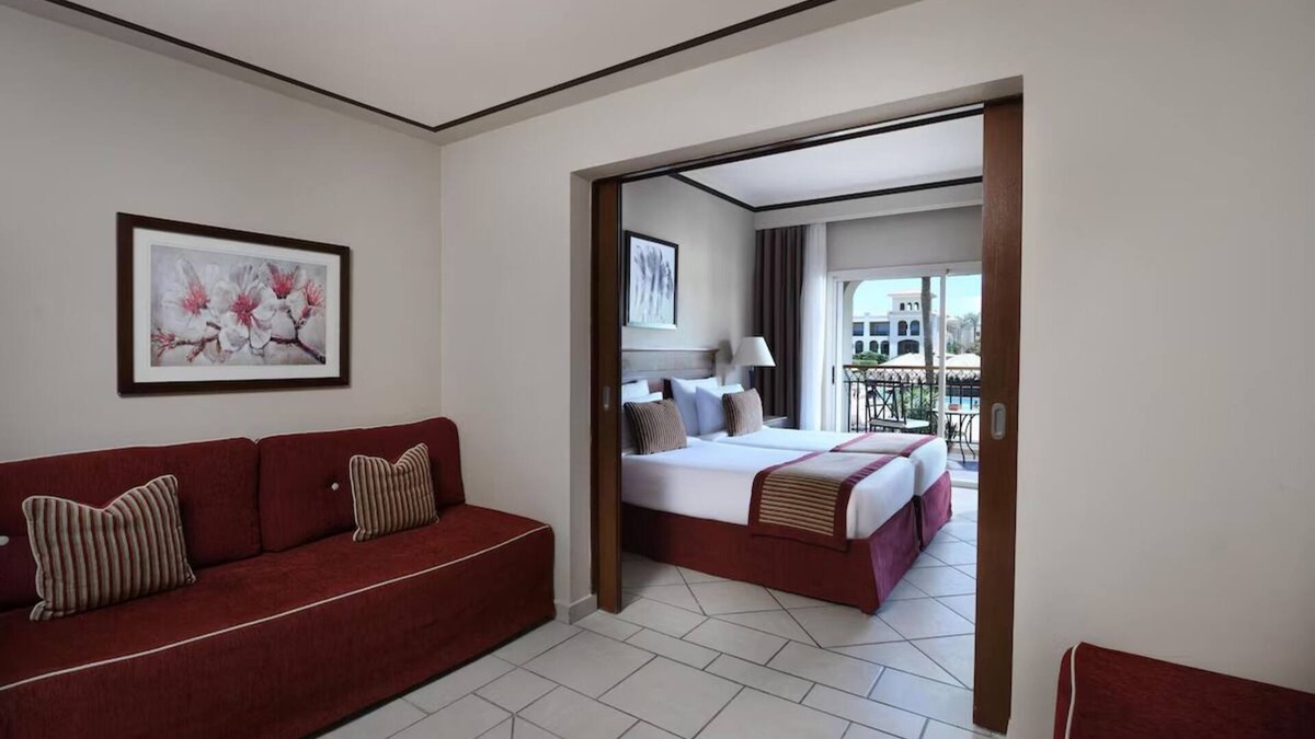 Sharm El Sheikh Hotel | Family Resort w/Beach Access, Waterslides, Spa, Games & Nightly Shows l 4 Rooms