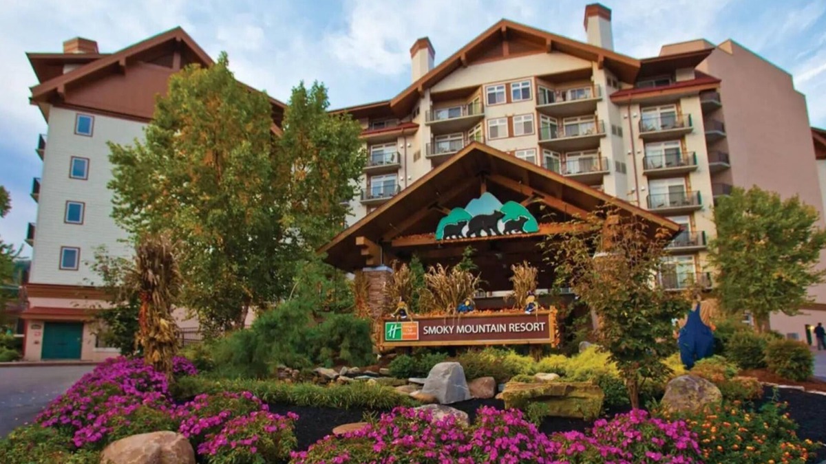Gatlinburg Resort | Family Escape Awaits at Holiday Inn Club Vacations Smoky Mountain Resort- 2 Bd.