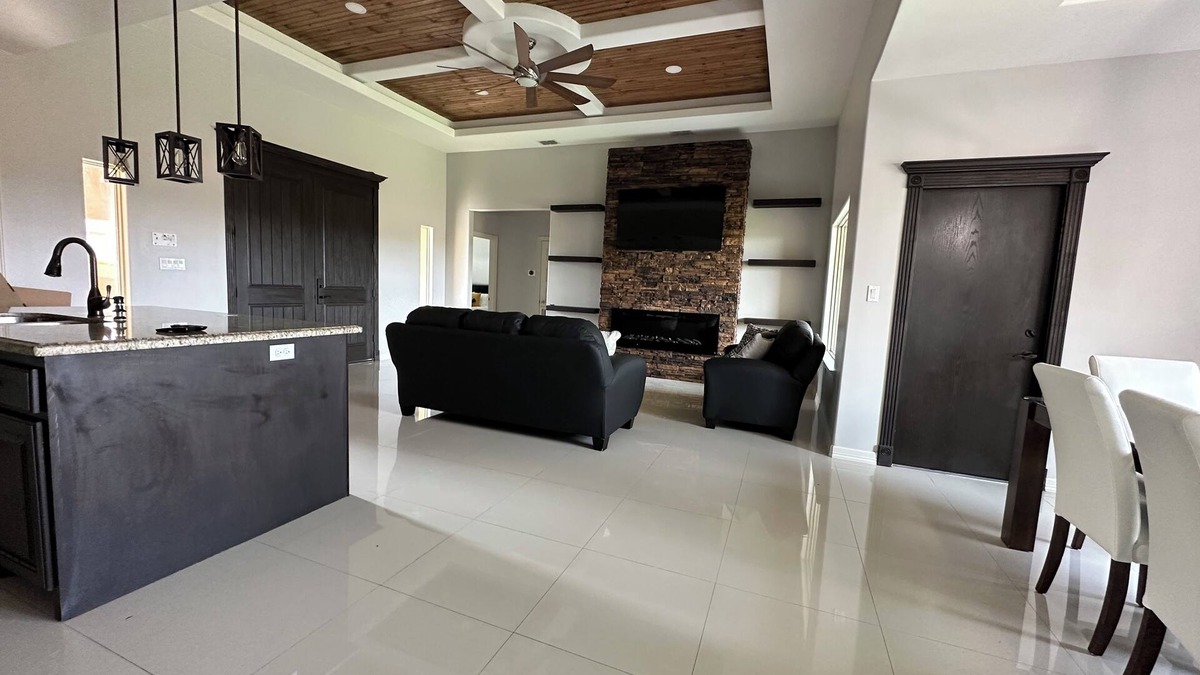 Brownsville House | Family Escape Home w/playground 5 minutes from shopping centers & restaurants
