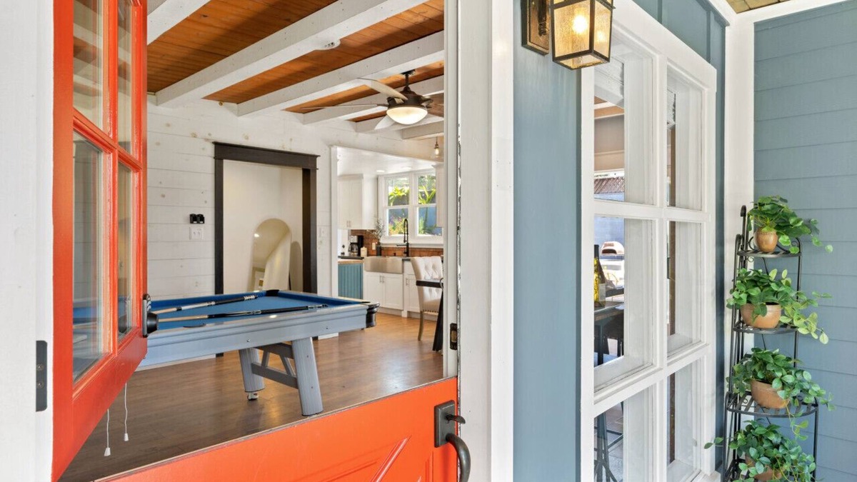 Camarillo House | Family Farmhouse, Hot Tub, Putting Green, Pool Table, Kids Barn, Fireplace,Bistro Lights