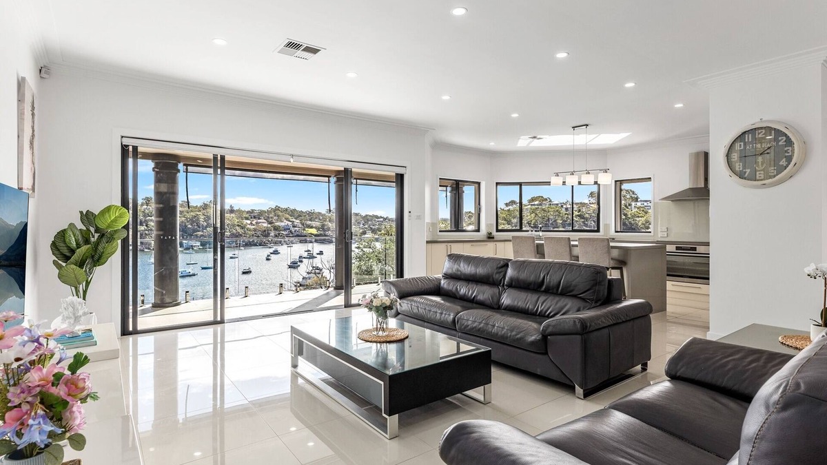 Caringbah South House | Family-Friendly House with Pool and BBQ Area