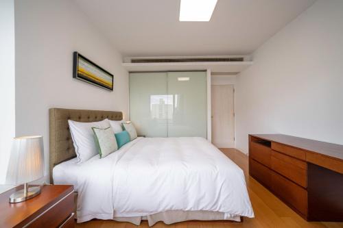 Xujiahui Apartment | Family Friendly 2 Bedroom Apartment Xujiahui Center