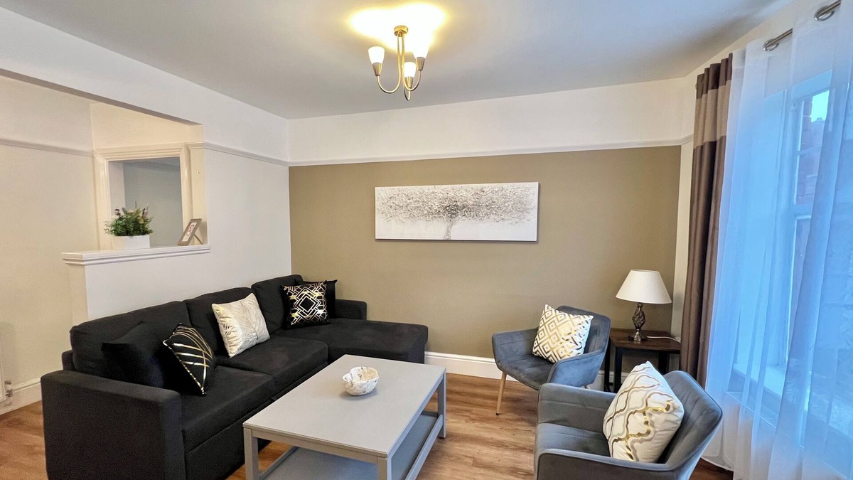 Glastonbury Apartment | Family-Friendly 2BD Glastonbury Retreat Holiday Let, Sleeps 5