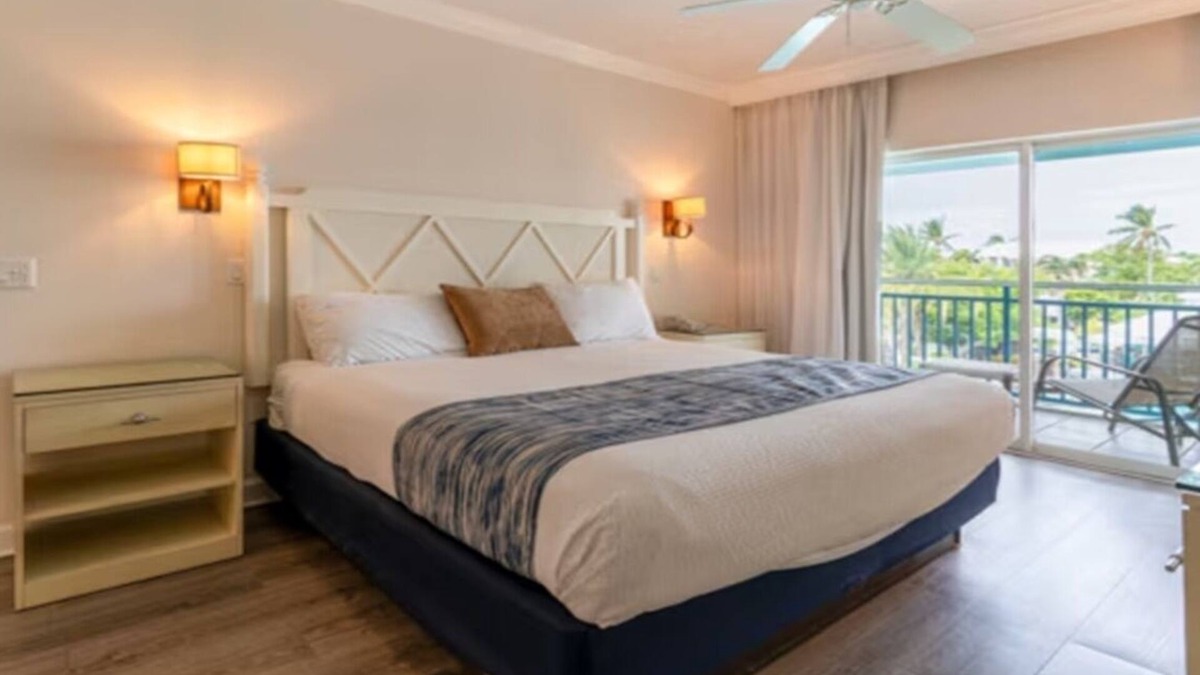 Captiva Hotel | Family-Friendly 2BR Suite w/Kitchen & Balcony | Steps from the Pool & Beach!