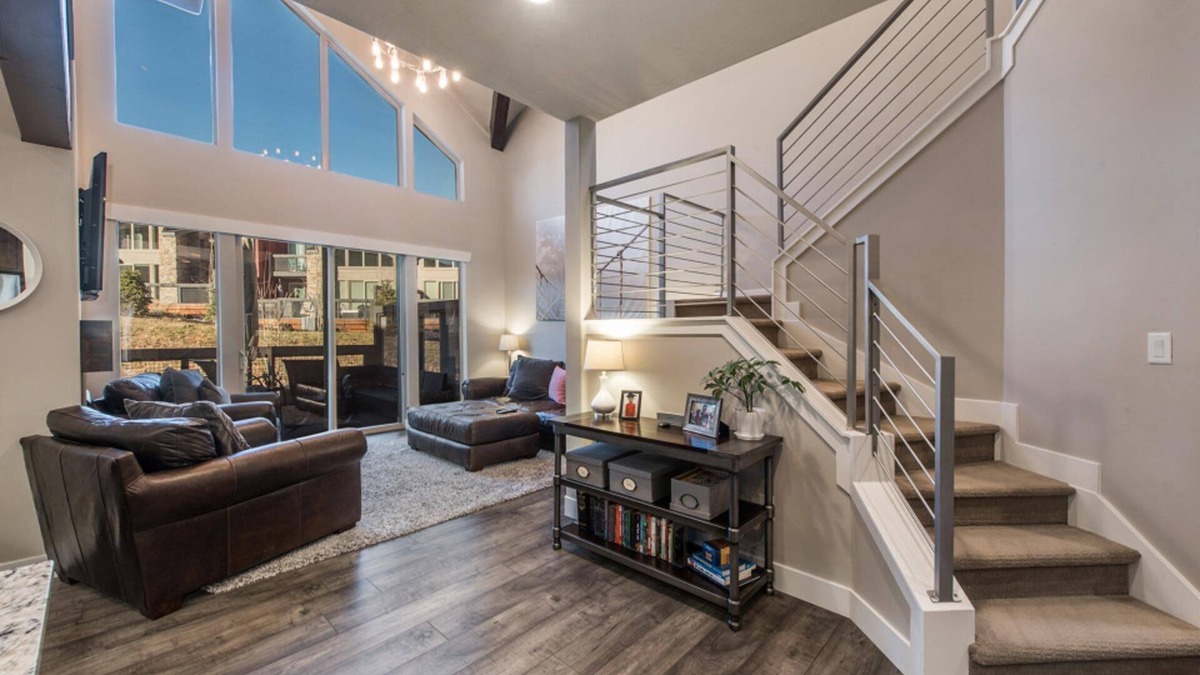 Pinebrook House | Family friendly 3 bdrm, hot tub, close to Canyons Village, interior designed