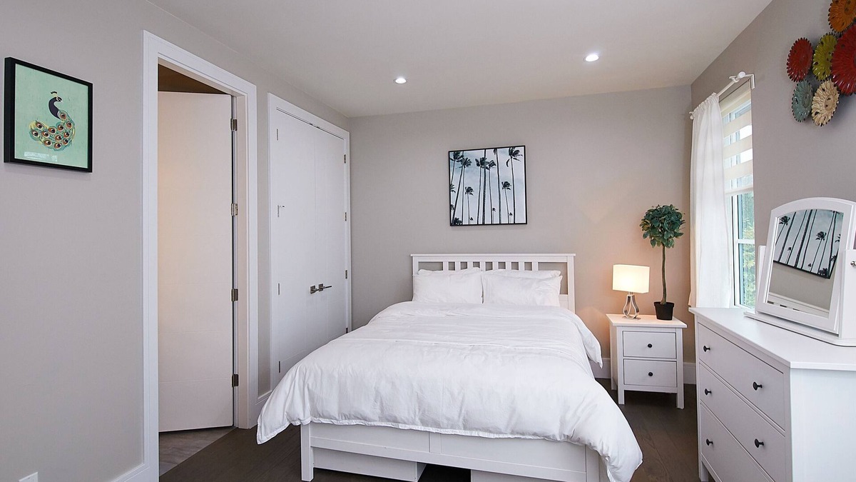 Burnaby House | Family Friendly 3 Bed Rooms house The Chateau - ST No. 00177094