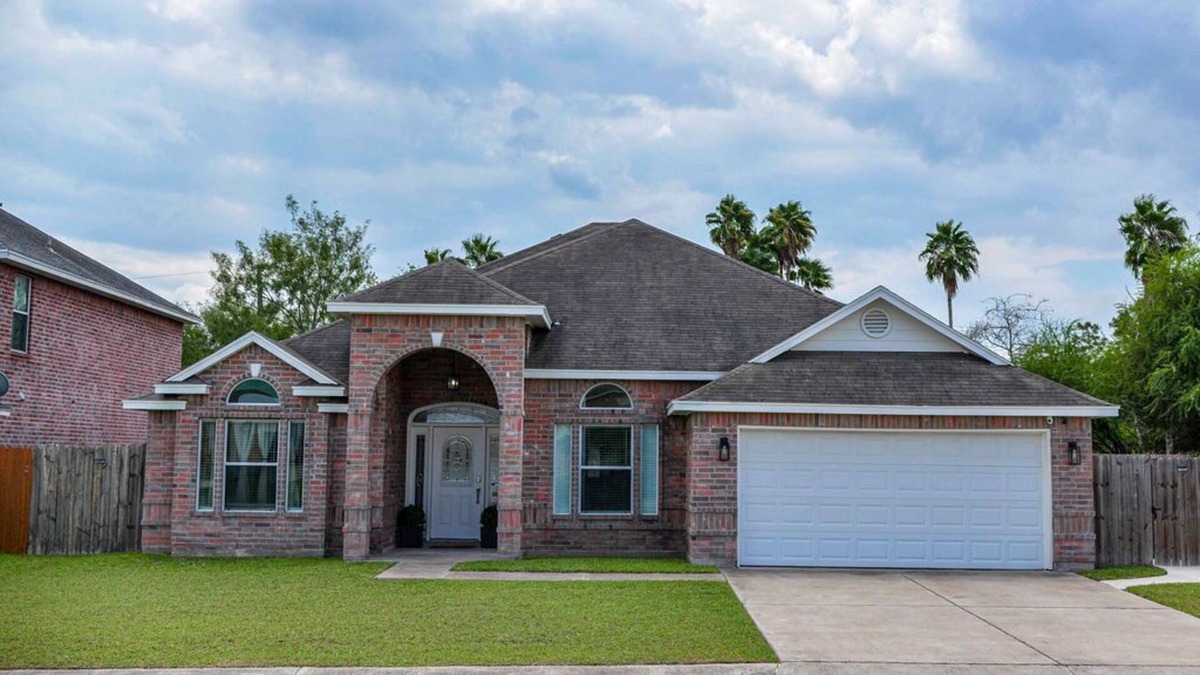 Brownsville House | Family Friendly 4 Bedroom Home