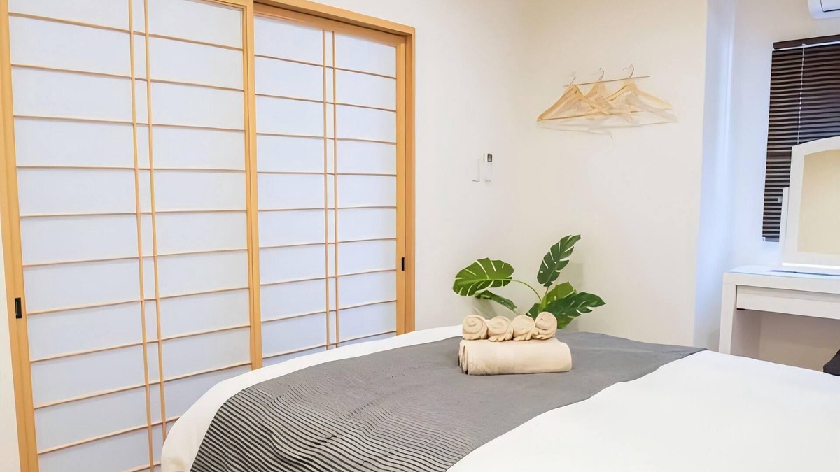 Nishinari Apartment | Family - friendly 4 - guest apt in Nishinari - ku. 2 - stops to Namba.
