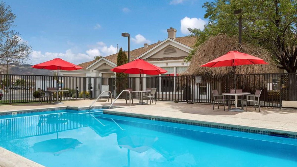 Reno/Tahoe Airport Resort | Family-friendly Accommodation! w/Fully-equipped Kitchen and FREE Breakfast!