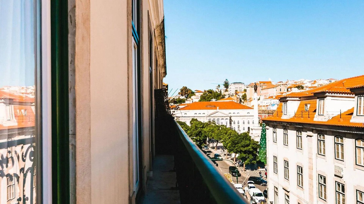Baixa Apartment | Family-Friendly Apt | 1 Double + 2 Twins | Steps from Santa Justa Elevator