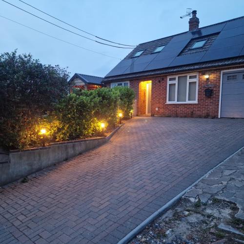 Alderbury House | Family-Friendly Bungalow near Salisbury