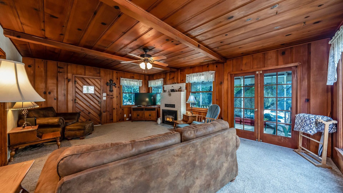 Kaweah House | Family Friendly Cabin on the River - Perfect for Small Families!