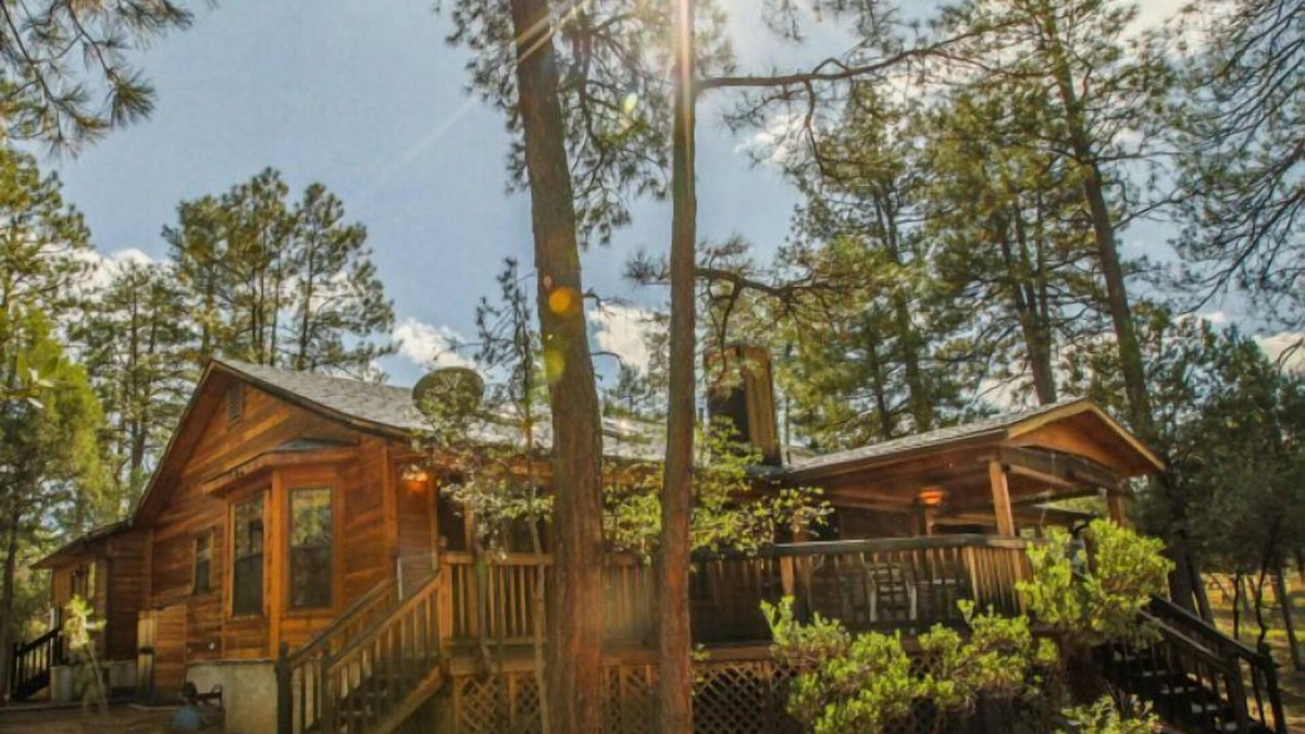 Payson Cabin | Family Friendly Cabin for 6. Ask about Guest Casita for 4 additional guests.