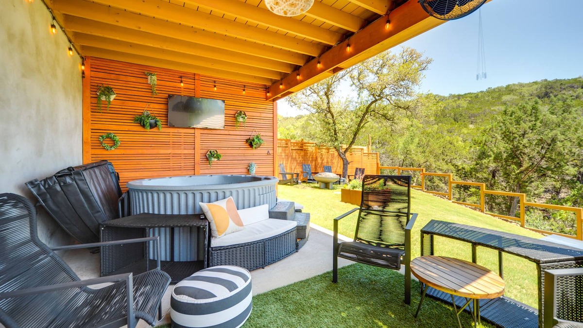 Canyon Lake Cottage | Family-Friendly Canyon Lake Rental w/Hot Tub!