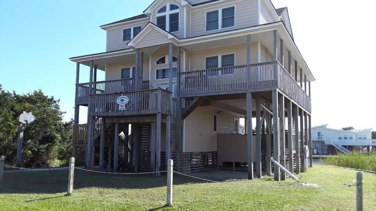Brigands' Bay House | Family Friendly Canal Front Beach Home-Pet Friendly/Rec room/New Hot Tub
