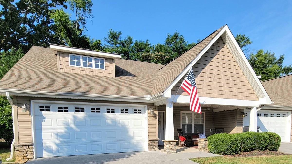 Pigeon Forge Cottage | Family friendly cottage 5 minutes from the Parkway!