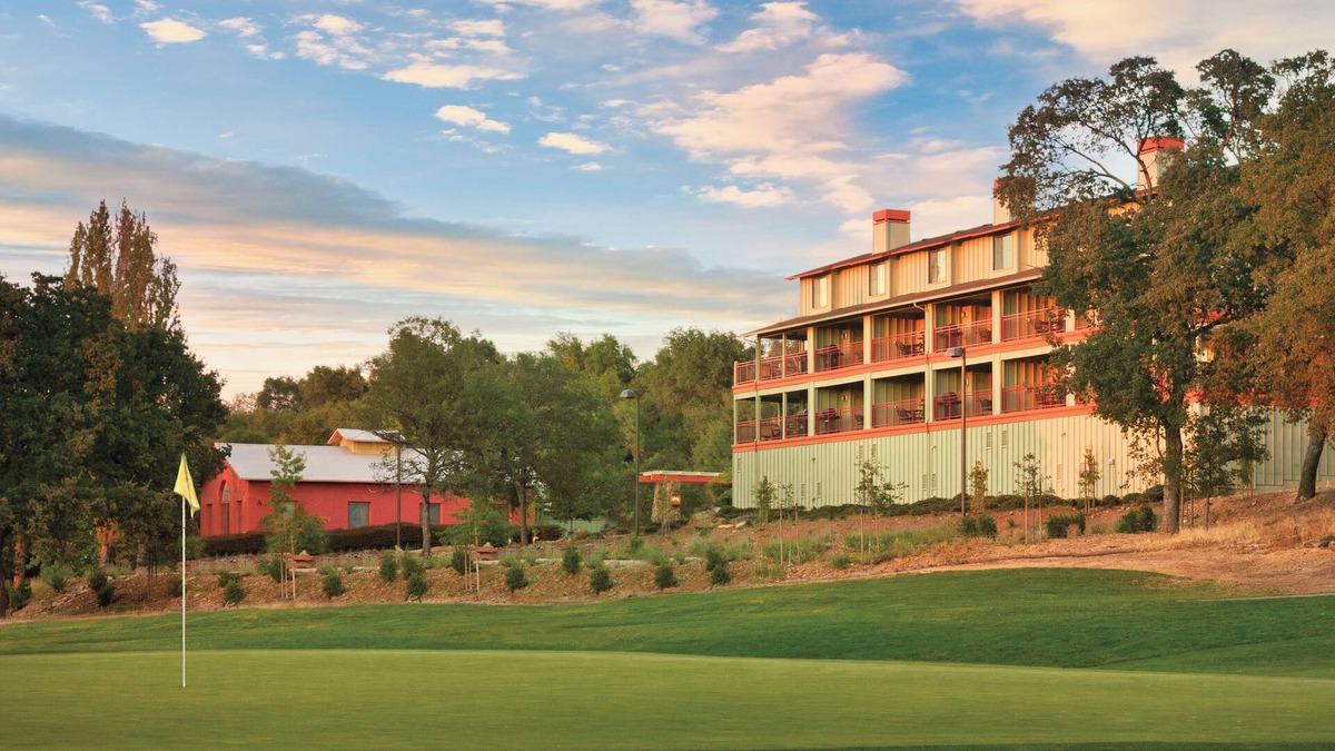 Angels Camp Resort | Family-Friendly Condo Near Lake w/Full Kitchen, Fireplace, Balcony &Resort Pool