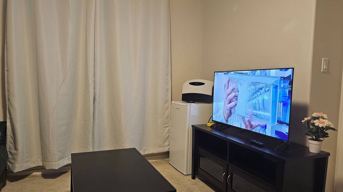 West Edmonton Apartment | Family-Friendly Cozy Basement Suite - Up to 4 Guests