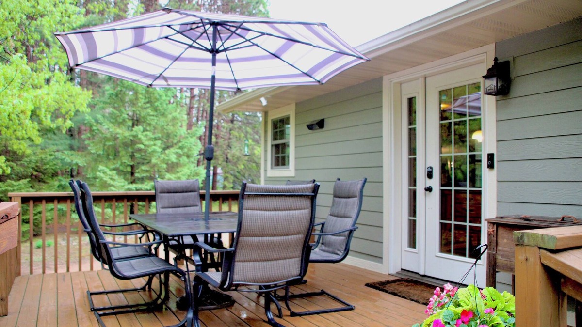 Holcombe House | Family Friendly Cozy Clean Charming and Memorable