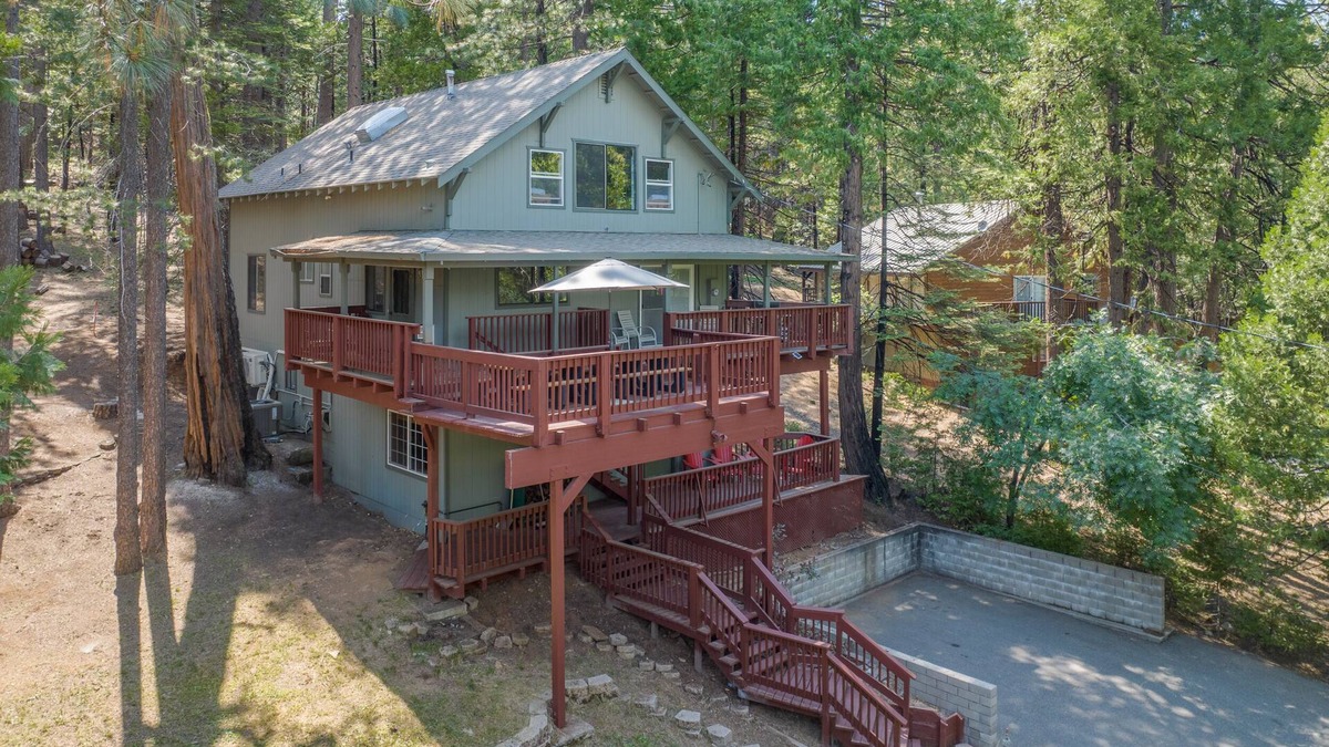 Glencoe Cabin | Family-Friendly Forest Cabin-Sleeps 20-3 Levels of Fun w/Arcade & Pool Table
