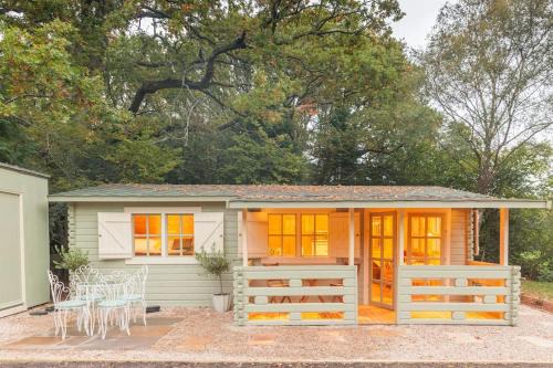 Wimborne Ski Chalet | Family friendly sunny Log Cabin