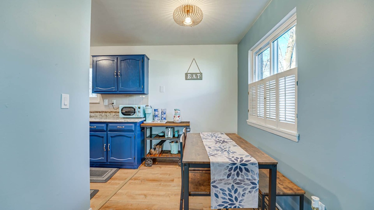 Mitchell Cottage | Family-friendly Getaway w/Fire Pit in Ann Arbor