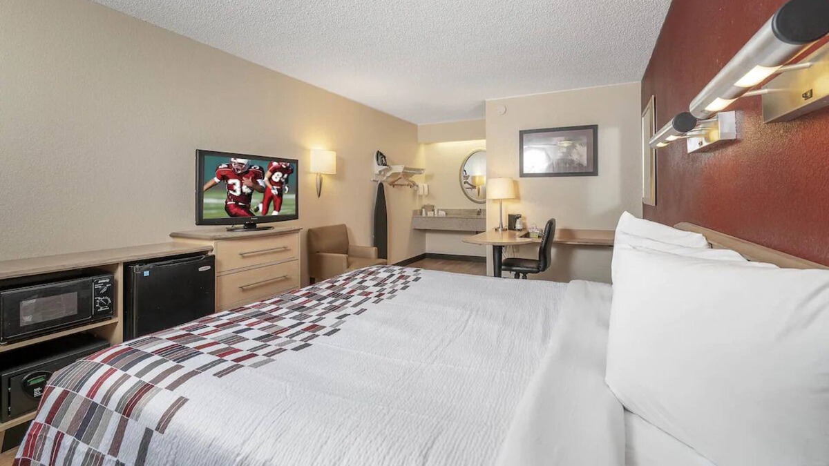 Bowmansville House | Family-friendly Hotel Near Downtown Buffalo! w/ Free Parking, Pets are Allowed!