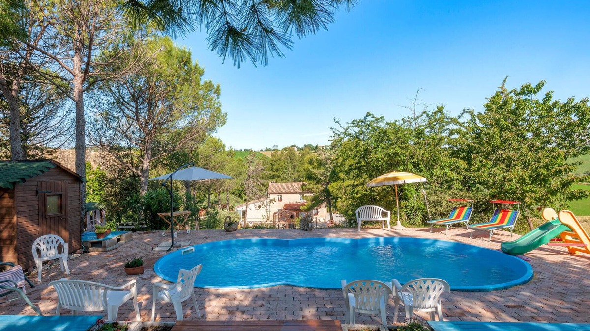 Terre Roveresche House | Family-friendly holiday home with large garden and swimming pool.