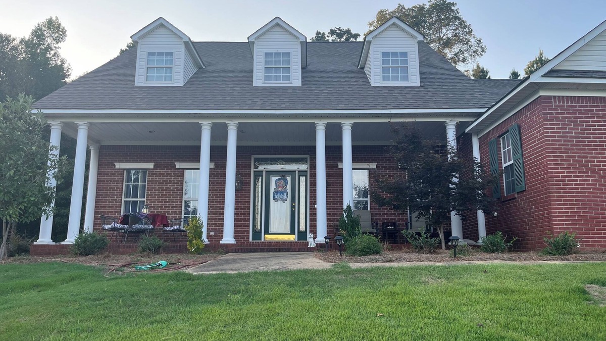 Oxford House | Family Friendly Home 4 mi to The Vaught Huge Game Room Perfect for Entertaining