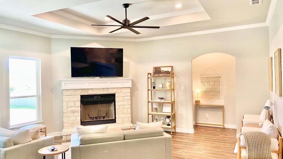 Graford House | Family-Friendly Home Near PK Lake & Rocker B with 2 Master Bedrooms & Bunk Room!
