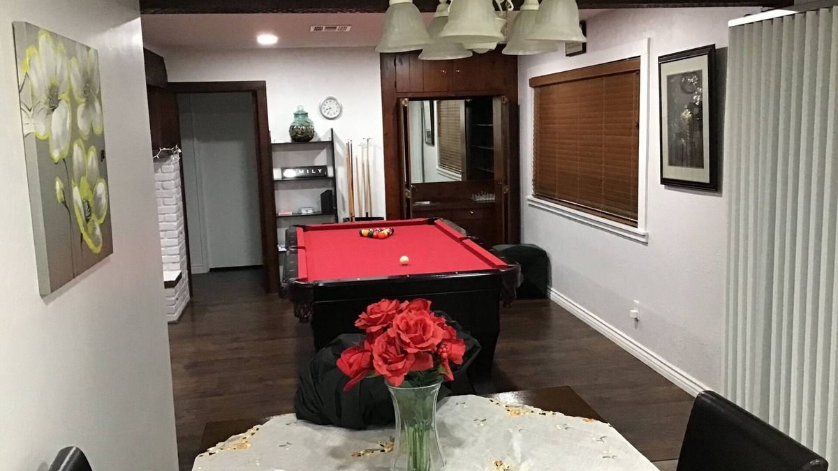 El Cajon House | Family Friendly Home With A Pool Table.