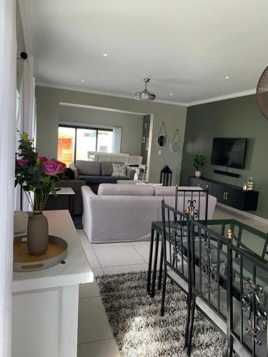 Gordon's Bay House | Family Friendly Home