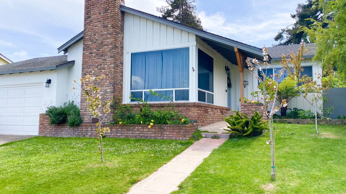 Salinas House | Family Friendly Homestead + 2 Aquarium Passes located 25 minutes from Monterey