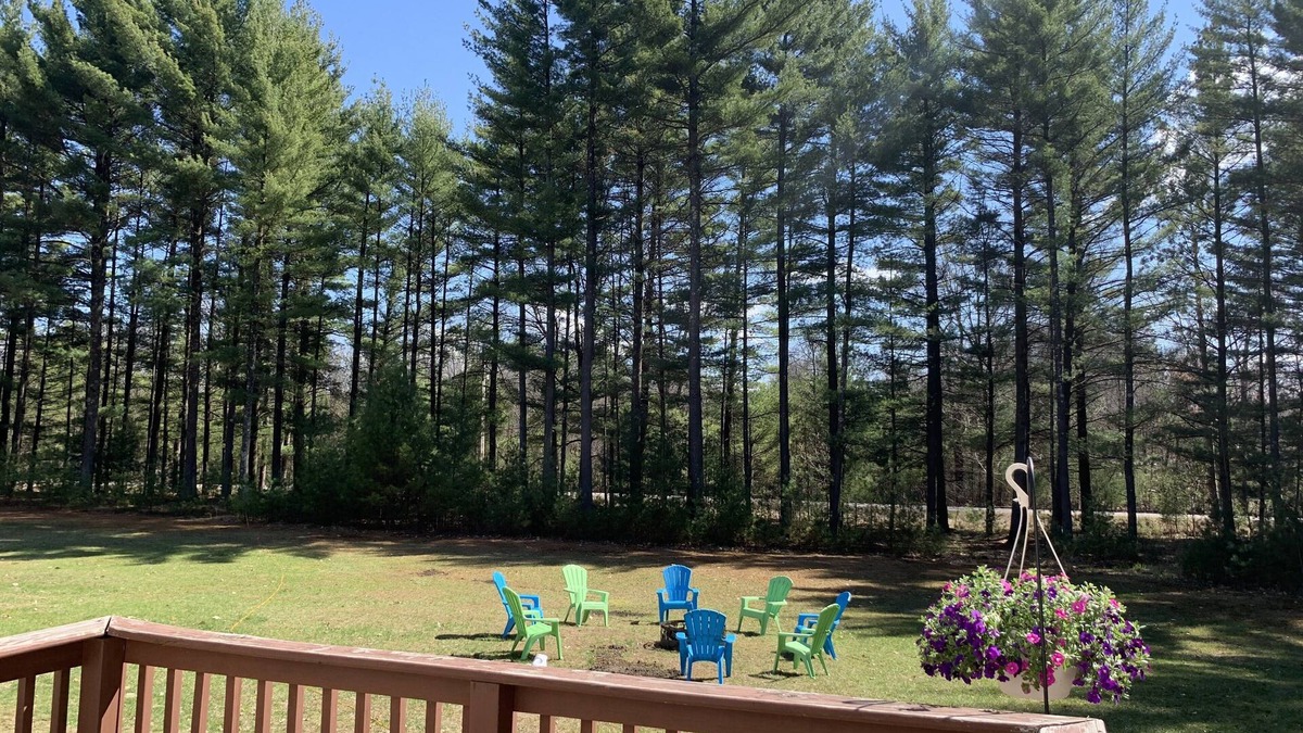 Mauston House | Family friendly house in forest,3min from Castle Rock Lake.25 min from Wis Dells