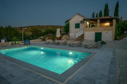 Bobovisca House | Family friendly house with a swimming pool Bobovisca, Brac - 21663
