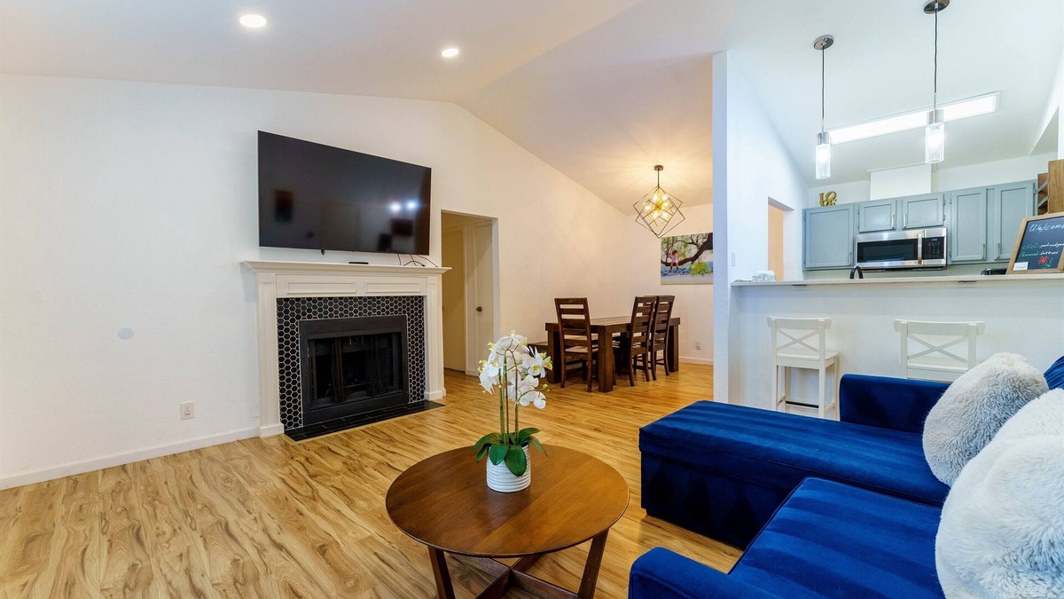 East Oak Hill House | Family Friendly & King Suite & Fire Pit, 9 Mil DT