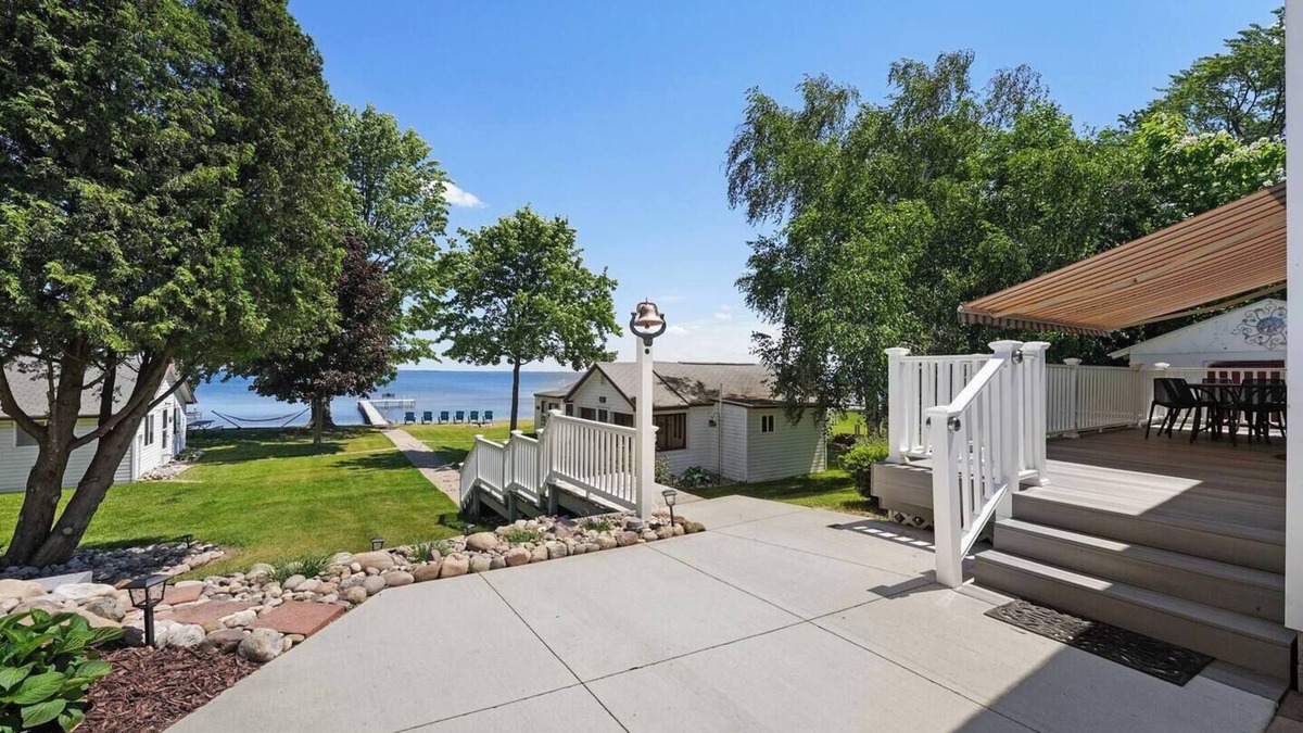 Houghton Lake Villa | Family-Friendly Lakefront Retreat at "The Roost"