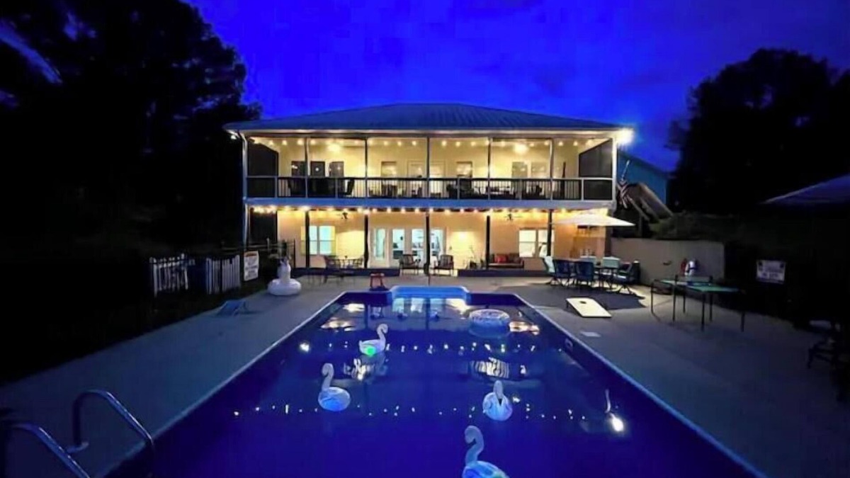 Jacksons' Gap House | Family friendly lakehouse with swimming pool, dock, ping pong, Foosball & kayak.