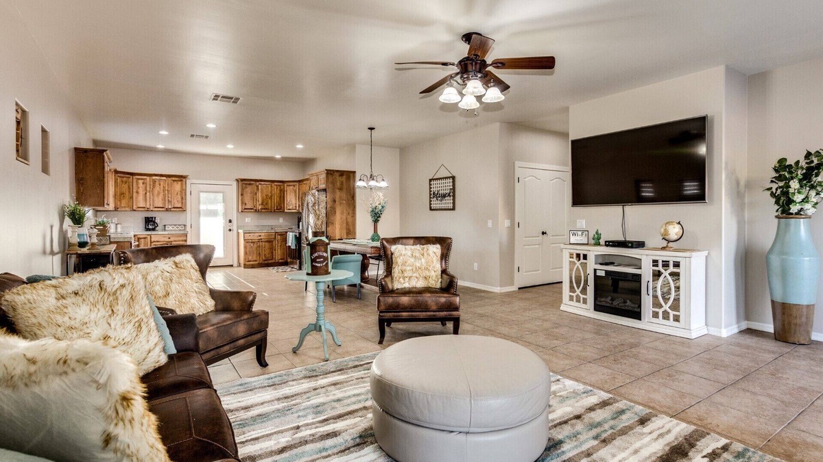 Golden Springs House | Family-Friendly Luxury ~ Superstition Mtn Desert Escape, No Stairs, New Remodel