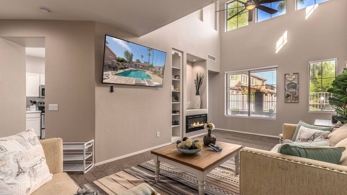 Alta Mesa House | Family-Friendly Luxury Getaway ~ Sleeps 12, Near Golf, Lakes & Festivals