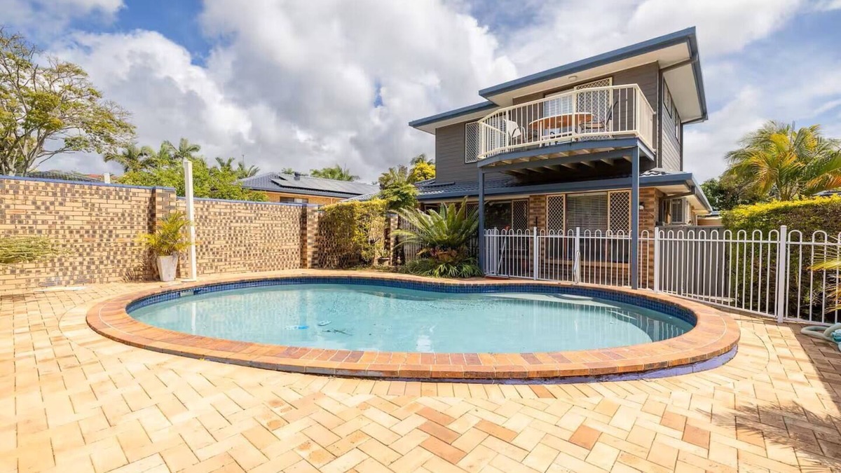 Ashmore House | Family-Friendly Oasis with Pool, Near Beaches & Theme Parks