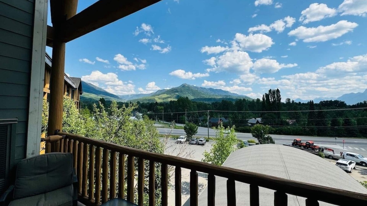 East Kootenay Condo | Family-Friendly Penthouse with Valley Views