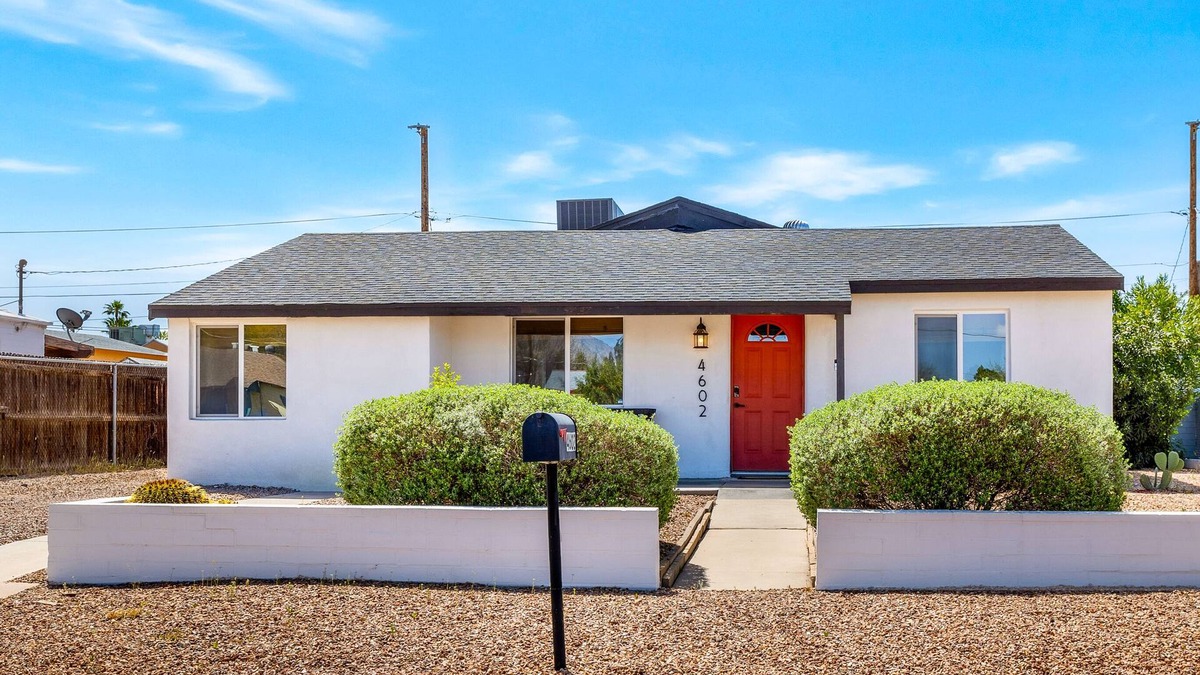 Poets Square House | Family Friendly-Playroom-Central Location