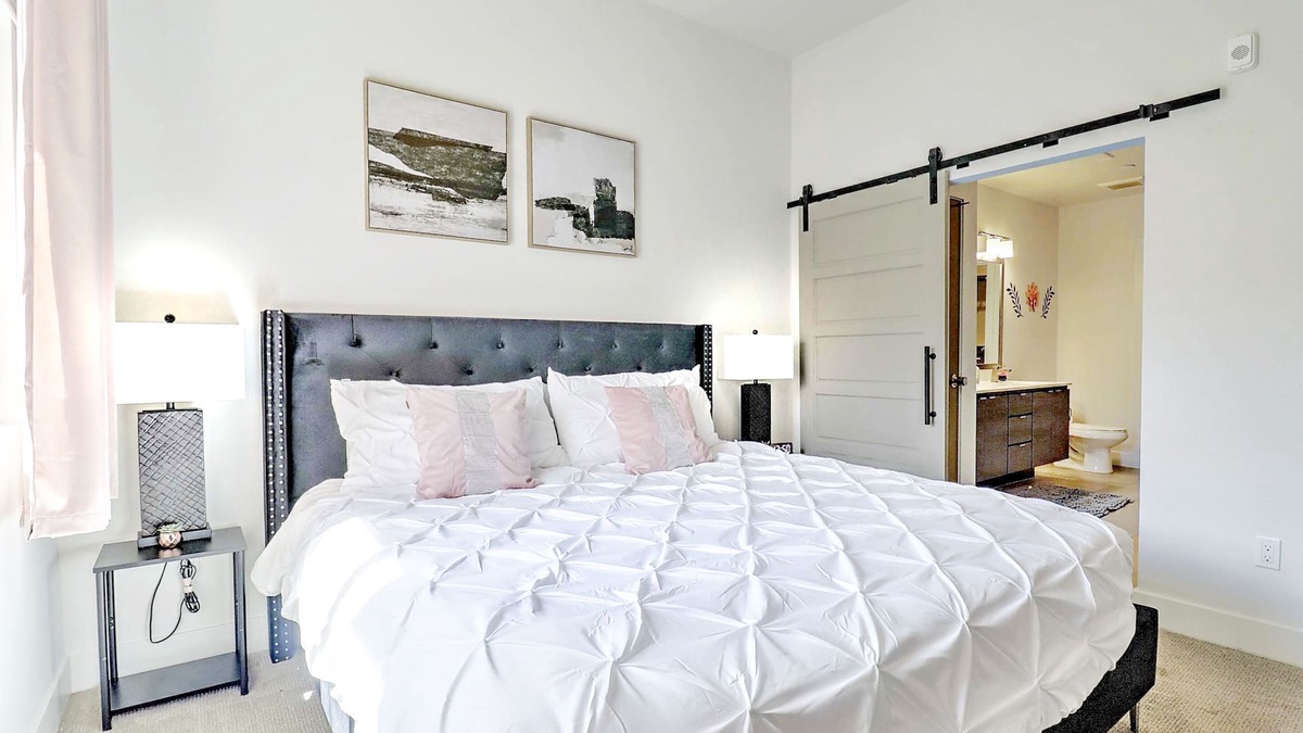 North Scottsdale Condo | Family-Friendly| Pool, Rooftop & Near to Old Town