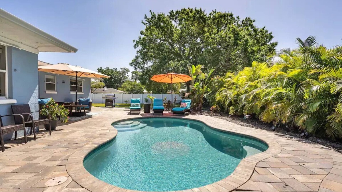 Palma Sola House | Family friendly private home with pool and close to the beaches