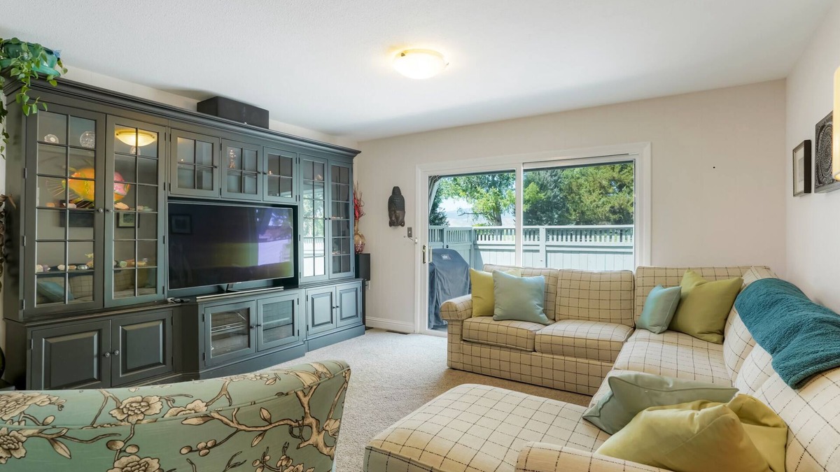 Longmont House | Family-Friendly Retreat near Rocky Mountain Adventure. Pet Friendly!