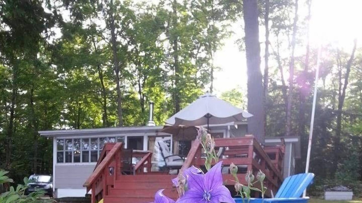 Lakehurst Cottage | Family Friendly Shallow/Clear Water Cottage on Beautiful Sandy Lake.