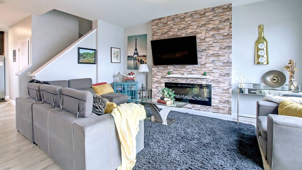 Southeast Edmonton House | ☆FAMILY FRIENDLY☆ Spacious☆ Chic 4BDRM✔Airport⚡WiFi🔥Fireplace